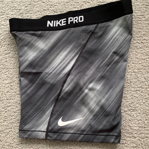 Nike Pro Shorts - Picture 4 of 10